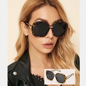 ✨Large Frame Sunglasses✨